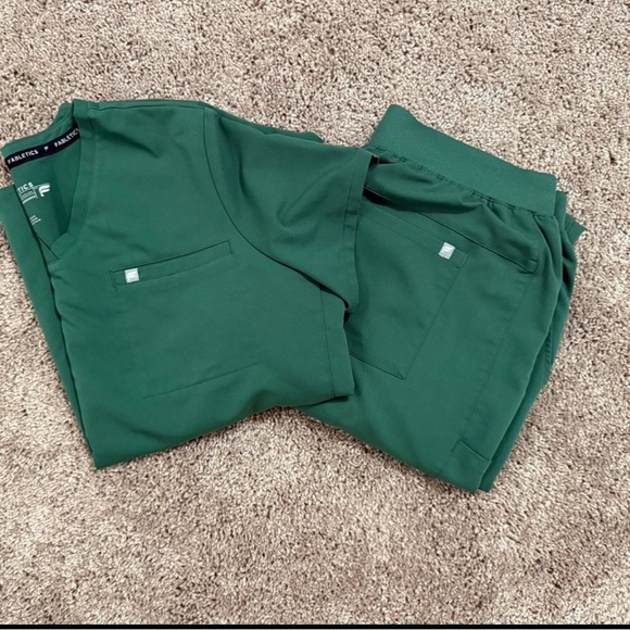 Fabletics Scrub Set - Picture 1 of 1